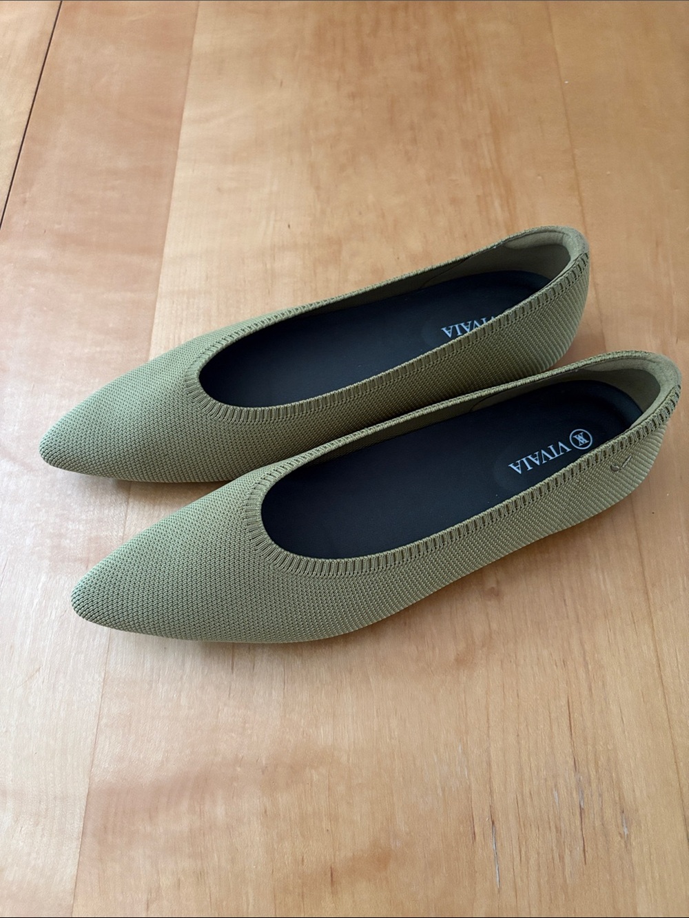 Vivaia Pointed Toe Green Flats 42